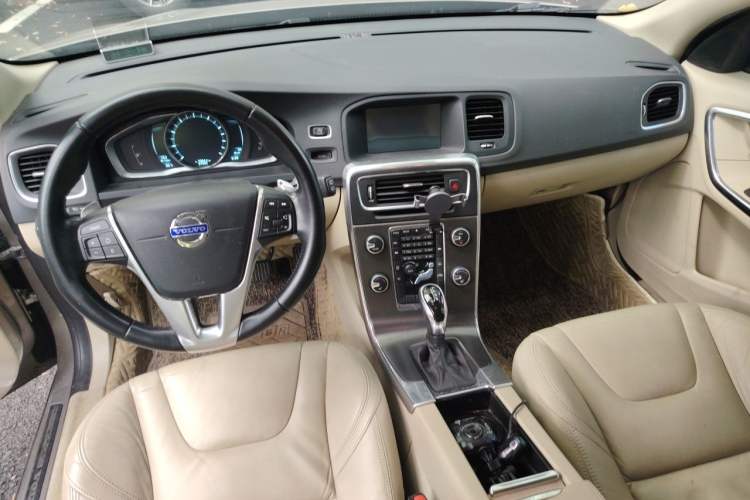 Used Volvo V60 2014 T5 Zhiya Edition Center Console