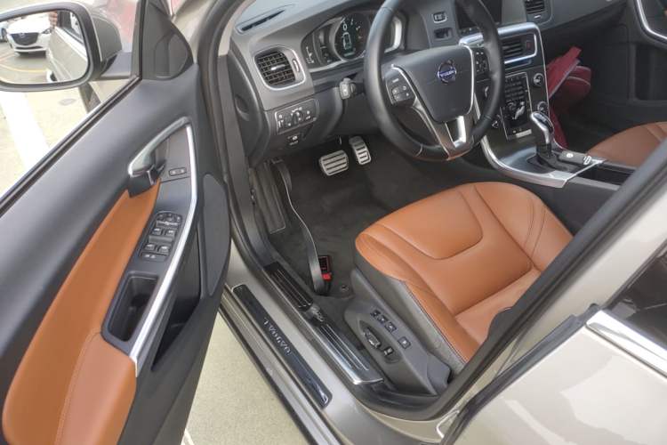 Used Volvo V60 2014 Restyled T5 Zhiya Edition Driver Seat