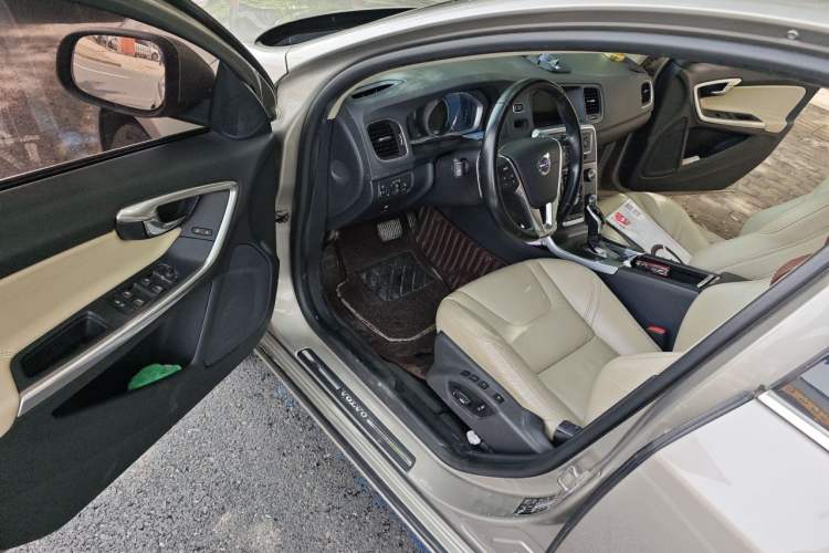 Used Volvo V60 2014 Restyled T5 Zhiya Edition Driver Seat