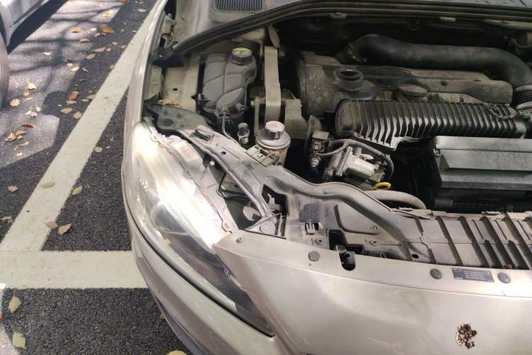 Used Volvo V60 2014 T5 Zhiya Edition Engine Bay Right