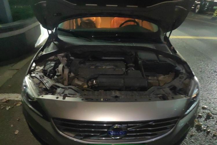 Used Volvo V60 2014 T5 Zhiya Edition Engine Bay
