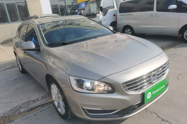 Used Volvo V60 2014 Facelift T5 Zhiyi Edition Front Right 45 Deg
