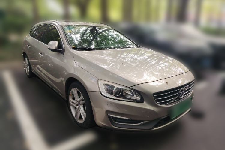 Used Volvo V60 2014 T5 Zhiya Edition Front Right 45 Deg
