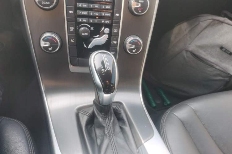 Used Volvo V60 2014 Facelift T5 Zhiyi Edition Gear Lever