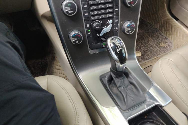 Used Volvo V60 2014 T5 Zhiya Edition Gear Lever