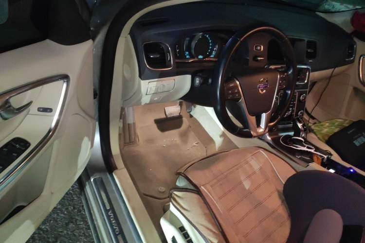 Used Volvo V60 2014 T5 Zhiya Edition Interior 3