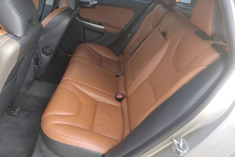 Used Volvo V60 2014 Restyled T5 Zhiya Edition Left Rear Seat