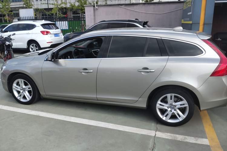 Used Volvo V60 2014 Restyled T5 Zhiya Edition Left Side