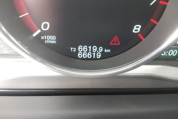 Used Volvo V60 2014 Restyled T5 Zhiya Edition Odometer Close Up