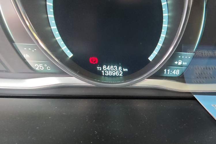 Used Volvo V60 2014 Restyled T5 Zhiya Edition Odometer Close Up