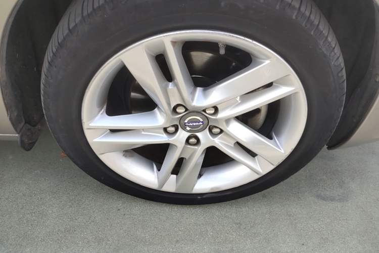 Used Volvo V60 2014 Restyled T5 Zhiya Edition Right Front Wheel Hub