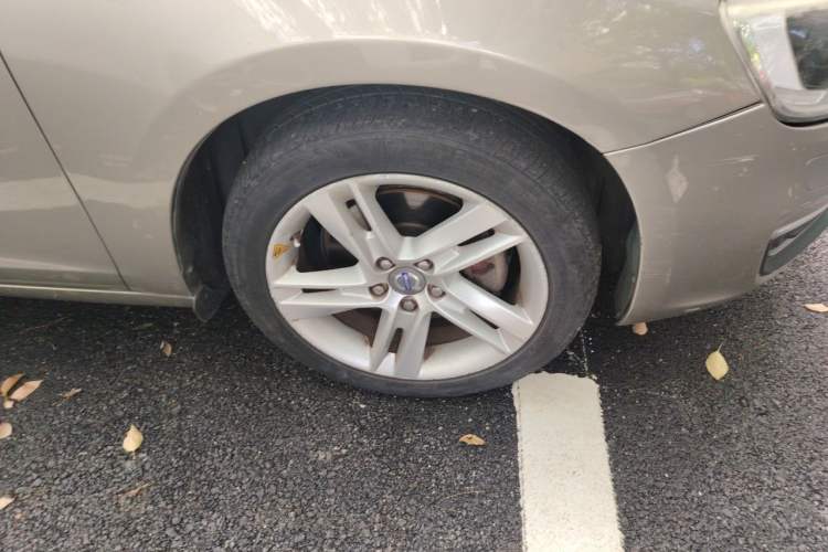 Used Volvo V60 2014 T5 Zhiya Edition Right Front Wheel Hub