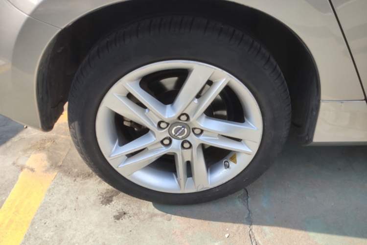 Used Volvo V60 2014 Restyled T5 Zhiya Edition Right Rear Wheel Hub