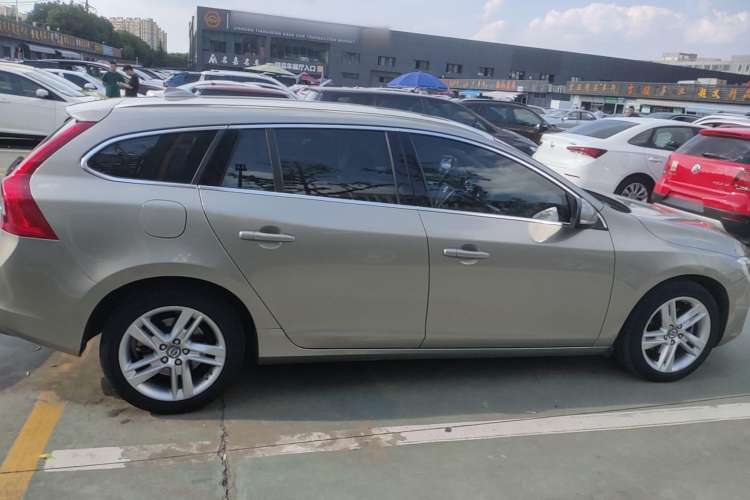 Used Volvo V60 2014 Restyled T5 Zhiya Edition Right Side