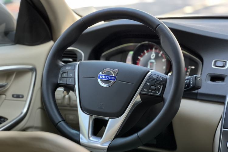 Used Volvo V60 2014 T5 Zhiya Edition Steering Wheel