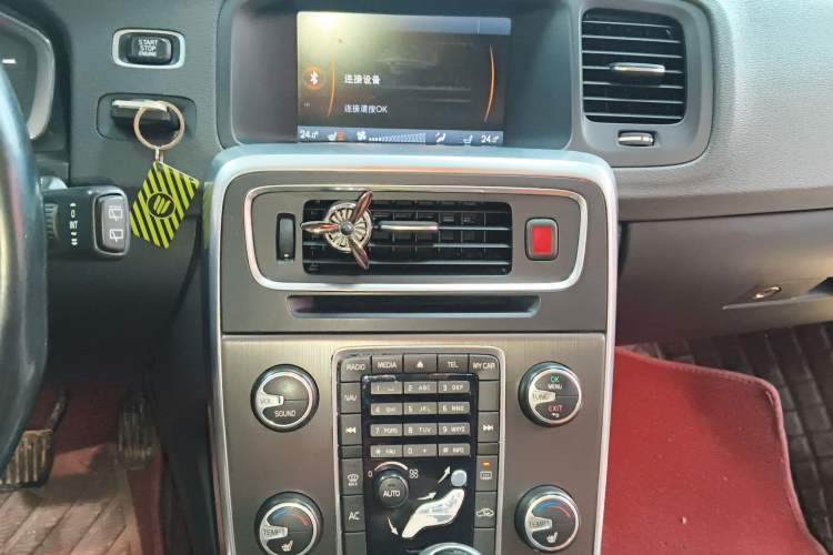 Used Volvo V60 2014 T5 Zhiya Edition Audio And AC Panel