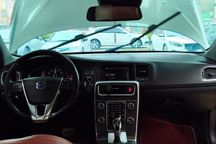 Used Volvo V60 2014 T5 Zhiya Edition Center Console