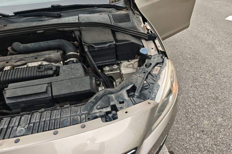 Used Volvo V60 2014 T5 Zhiyi Edition Engine Bay Left