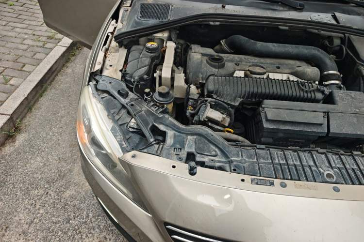 Used Volvo V60 2014 T5 Zhiyi Edition Engine Bay Right