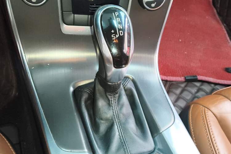 Used Volvo V60 2014 T5 Zhiya Edition Gear Lever