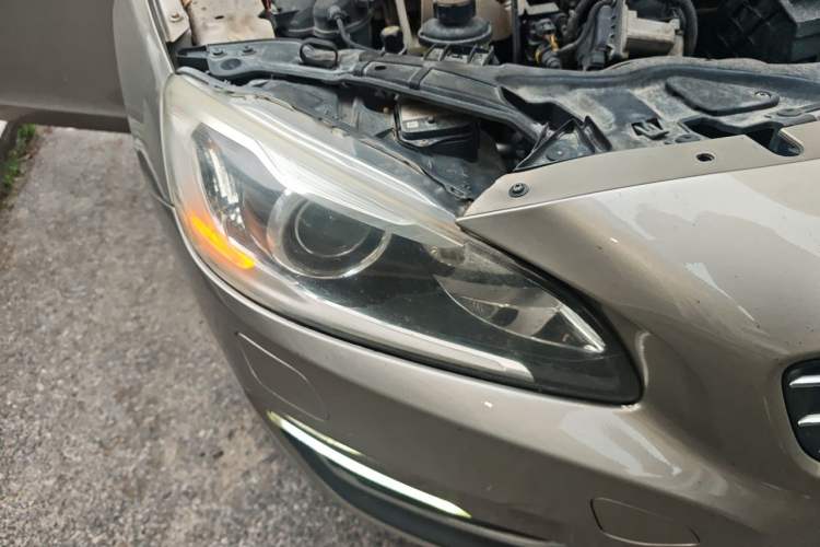 Used Volvo V60 2014 T5 Zhiyi Edition Right Front Headlight