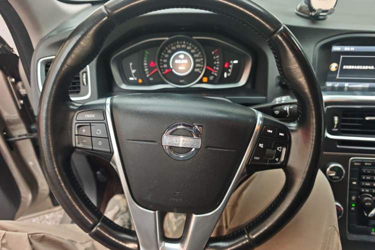 Used Volvo V60 2014 T5 Zhiyi Edition Steering Wheel