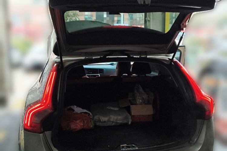 Used Volvo V60 2014 T5 Zhiya Edition Trunk