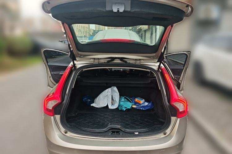 Used Volvo V60 2014 T5 Zhiyi Edition Trunk