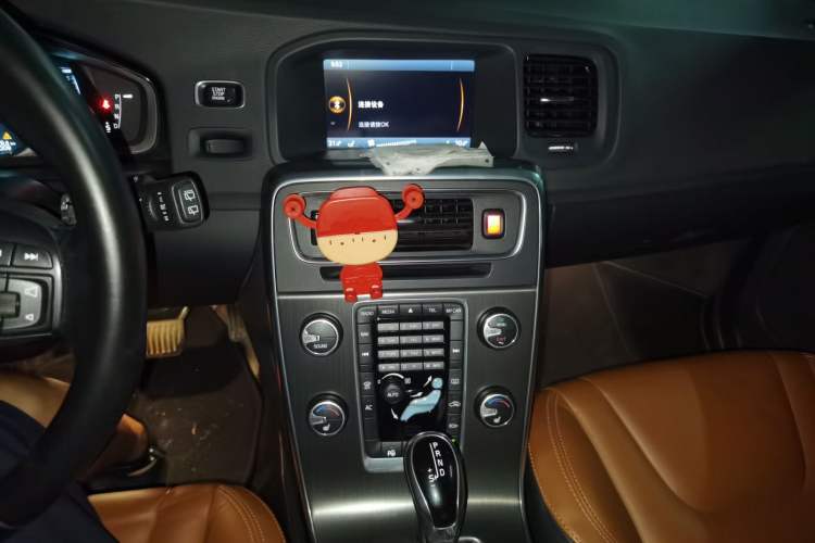 Used Volvo V60 2014 Restyled T5 Zhiya Edition Audio And AC Panel