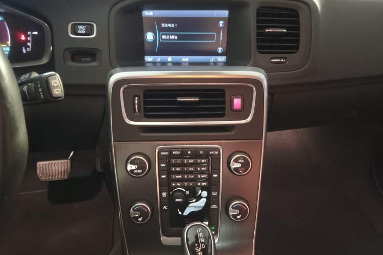 Used Volvo V60 2014 T5 Zhiya Edition Audio And AC Panel