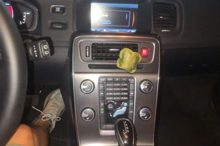 Used Volvo V60 2014 T5 Zhiya Edition Audio And AC Panel
