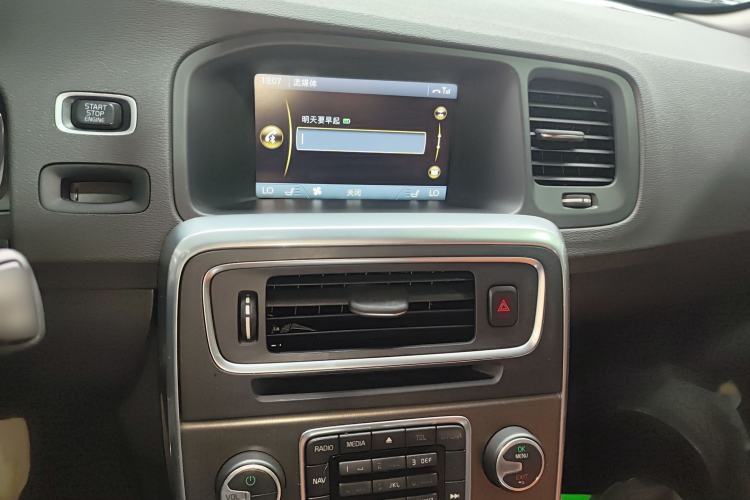 Used Volvo V60 2014 Restyled T5 Zhiya Edition Audio And AC Panel