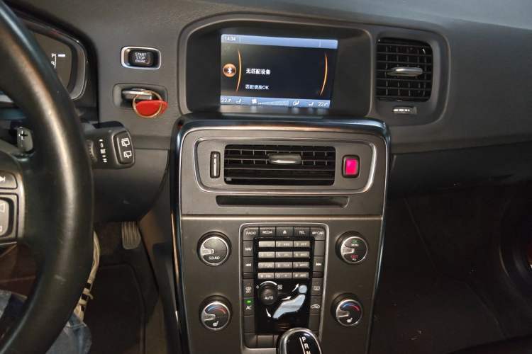 Used Volvo V60 2014 T5 Zhiya Edition Audio And AC Panel