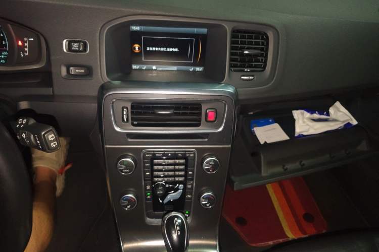 Used Volvo V60 2014 T5 Zhiya Edition Audio And AC Panel