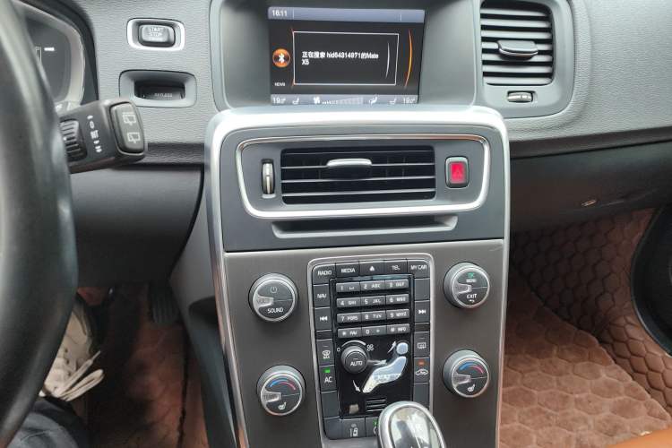 Used Volvo V60 2014 T5 Zhiya Edition Audio And AC Panel