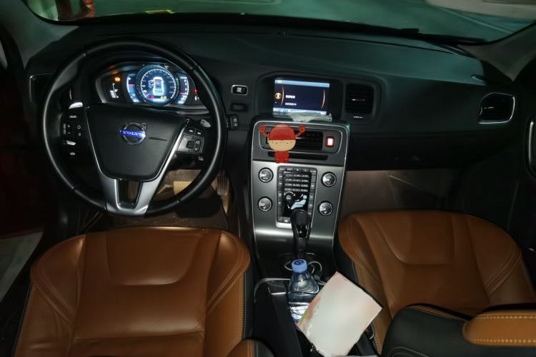 Used Volvo V60 2014 Restyled T5 Zhiya Edition Center Console