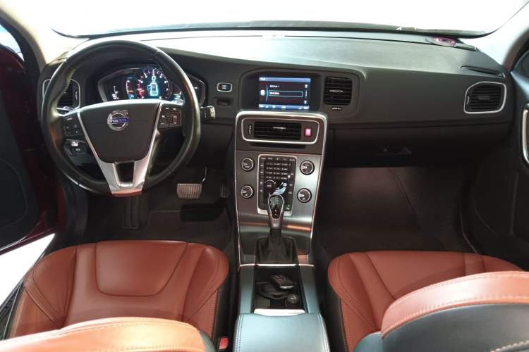 Used Volvo V60 2014 T5 Zhiya Edition Center Console