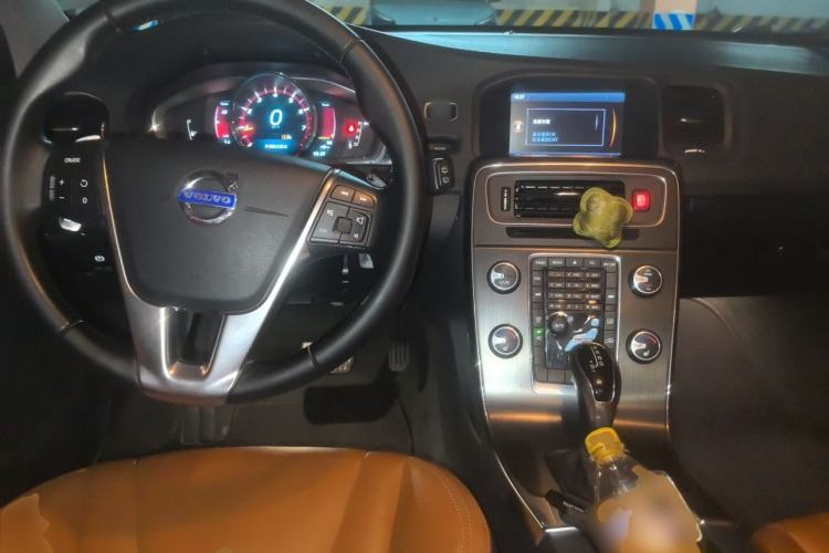 Used Volvo V60 2014 T5 Zhiya Edition Center Console