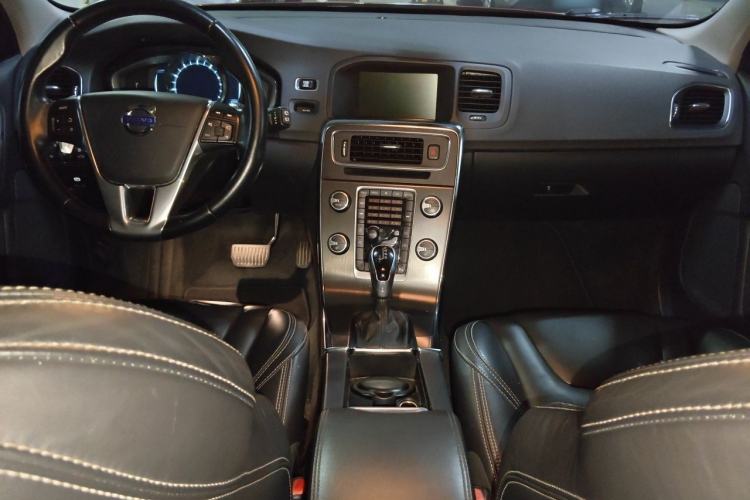 Used Volvo V60 2014 T5 Zhiya Edition Center Console