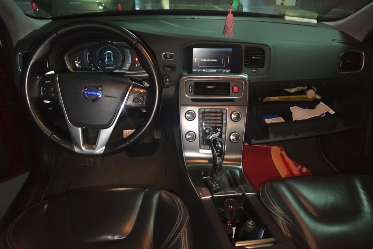 Used Volvo V60 2014 T5 Zhiya Edition Center Console