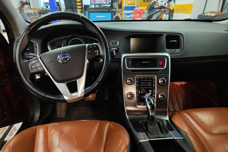 Used Volvo V60 2014 Restyled T5 Zhiya Edition Center Console