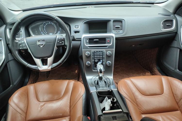 Used Volvo V60 2014 T5 Zhiya Edition Center Console