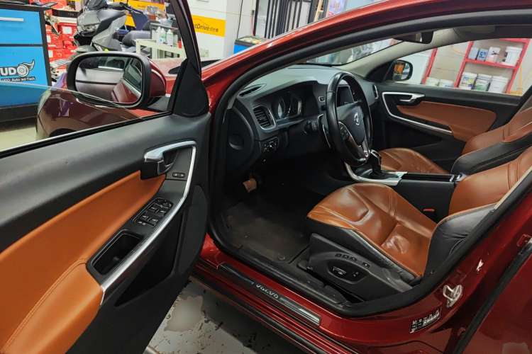 Used Volvo V60 2014 Restyled T5 Zhiya Edition Driver Seat