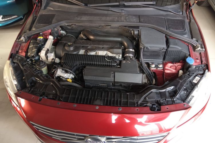 Used Volvo V60 2014 T5 Zhiya Edition Engine Bay