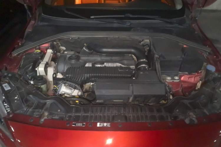 Used Volvo V60 2014 T5 Zhiya Edition Engine Bay