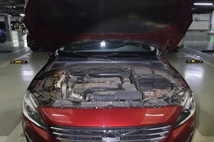 Used Volvo V60 2014 T5 Zhiya Edition Engine Bay