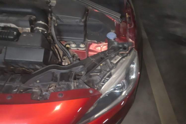 Used Volvo V60 2014 T5 Zhiya Edition Engine Bay Left