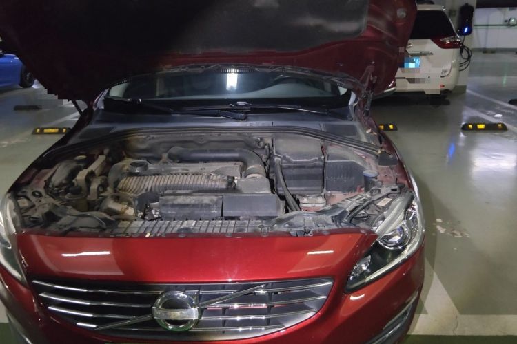 Used Volvo V60 2014 T5 Zhiya Edition Engine Bay Left