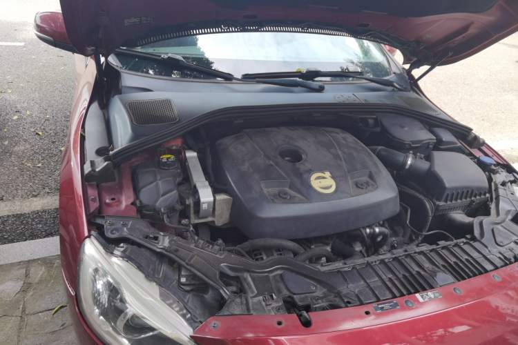 Used Volvo V60 2014 Restyled T5 Zhiya Edition Engine Bay Right