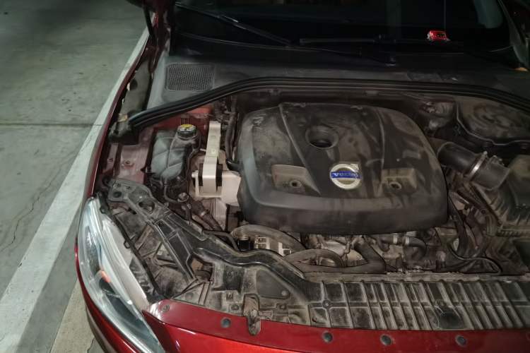 Used Volvo V60 2014 Restyled T5 Zhiya Edition Engine Bay Right
